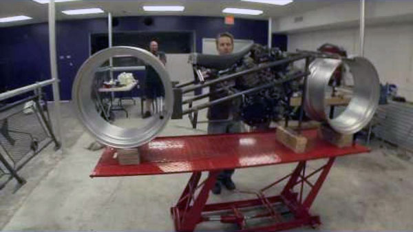 Construction de la moto du film Tron