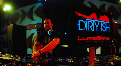 Laptop et DJ électroluminescent